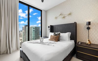 Lux Studio W City Views and Pool
