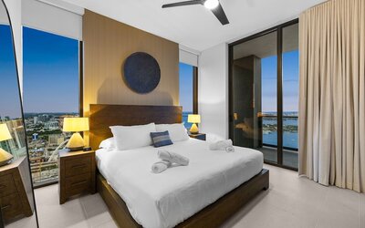 Lux Studio W City Views and Pool