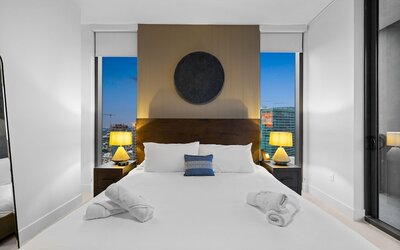 Lux Studio W City Views and Pool