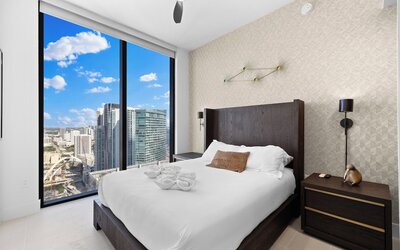 Lux Studio W City Views and Pool