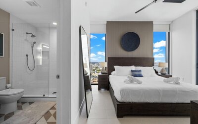 Lux Studio W City Views and Pool