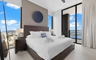 Lux Studio W City Views and Pool