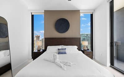 Lux Studio W City Views and Pool