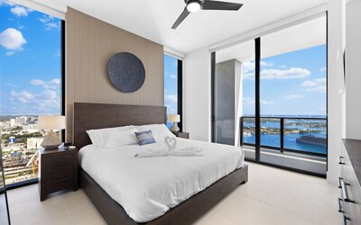 Lux Studio W City Views and Pool