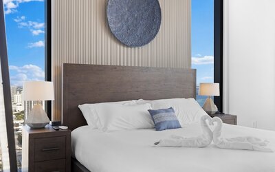 Lux Studio W City Views and Pool