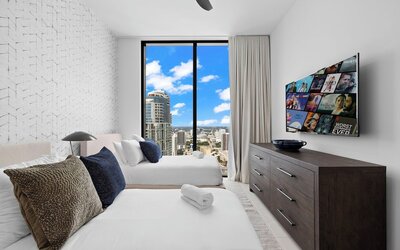 Lux Studio W City Views and Pool