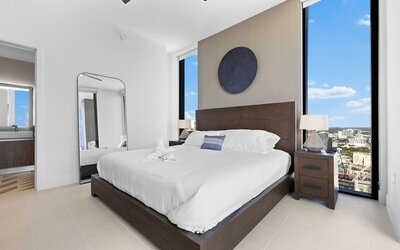 Lux Studio W City Views and Pool