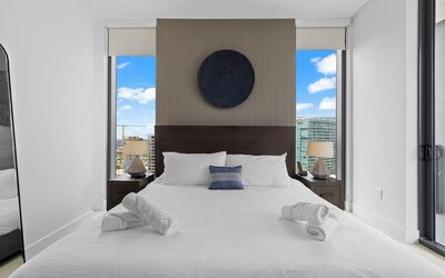 Lux Studio W City Views and Pool