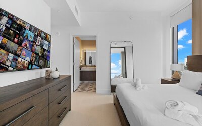 Lux Studio W City Views and Pool