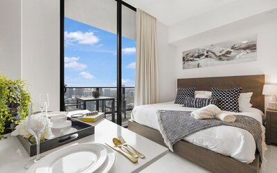 Lux Studio W City Views and Pool
