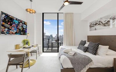 Lux Studio W City Views and Pool