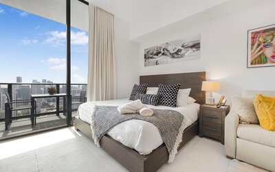 Lux Studio W City Views and Pool