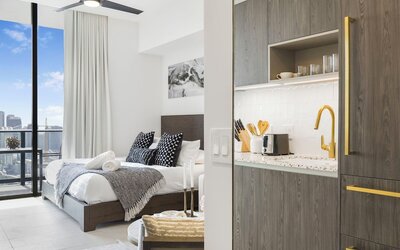 Lux Studio W City Views and Pool
