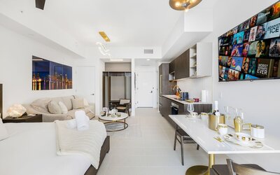 Lux Studio W City Views and Pool