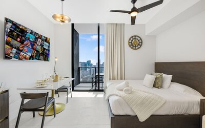 Lux Studio W City Views and Pool