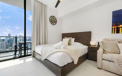 Lux Studio W City Views and Pool
