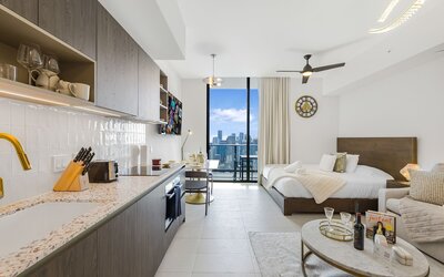 Lux Studio W City Views and Pool