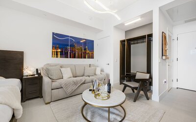 Lux Studio W City Views and Pool