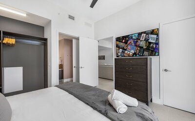 Lux Studio W City Views and Pool