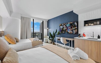 Lux Studio W City Views and Pool