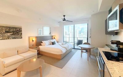 Lux Studio W City Views and Pool