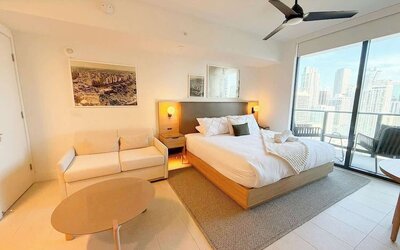 Lux Studio W City Views and Pool
