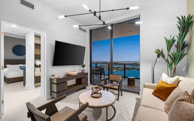 Lux Studio W City Views and Pool