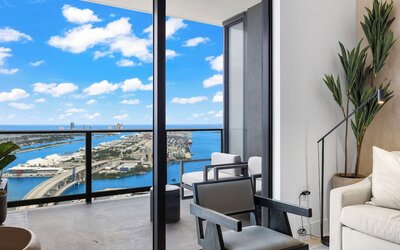 Lux Studio W City Views and Pool