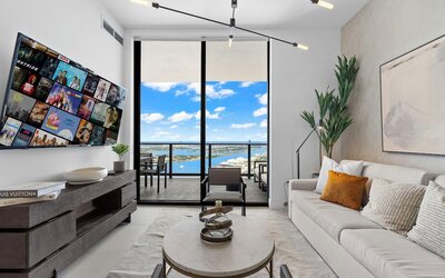 Lux Studio W City Views and Pool