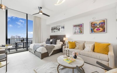 Lux Studio W City Views and Pool