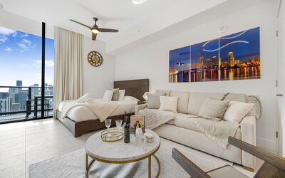 Lux Studio W City Views and Pool