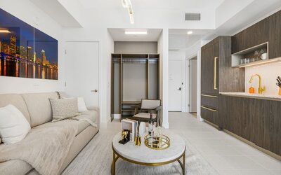 Lux Studio W City Views and Pool