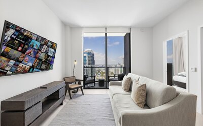 Lux Studio W City Views and Pool