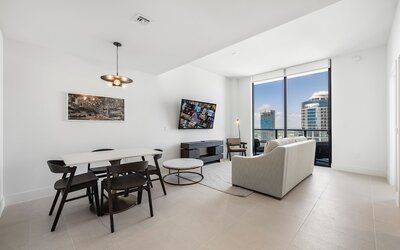 Lux Studio W City Views and Pool