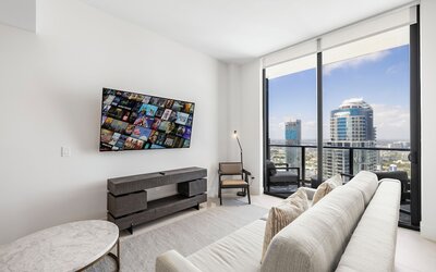 Lux Studio W City Views and Pool