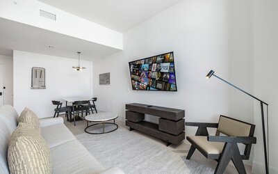 Lux Studio W City Views and Pool