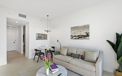 Lux Studio W City Views and Pool