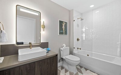 Lux Studio W City Views and Pool