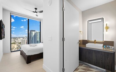 Lux Studio W City Views and Pool