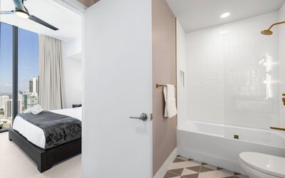 Lux Studio W City Views and Pool