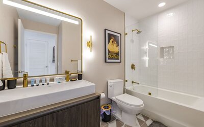 Lux Studio W City Views and Pool