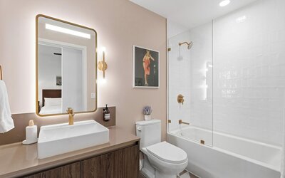 Lux Studio W City Views and Pool