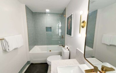 Lux Studio W City Views and Pool