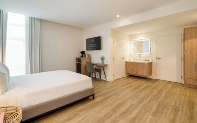 Kenmore Village Hotel, South Beach