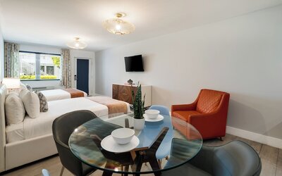 Waterside Hotel and Suites