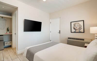 Waterside Hotel and Suites