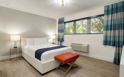 Waterside Hotel and Suites