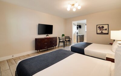 Waterside Hotel and Suites