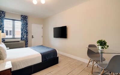 Waterside Hotel and Suites
