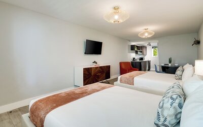 Waterside Hotel and Suites